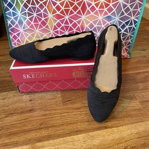 NWT Skechers knit flat